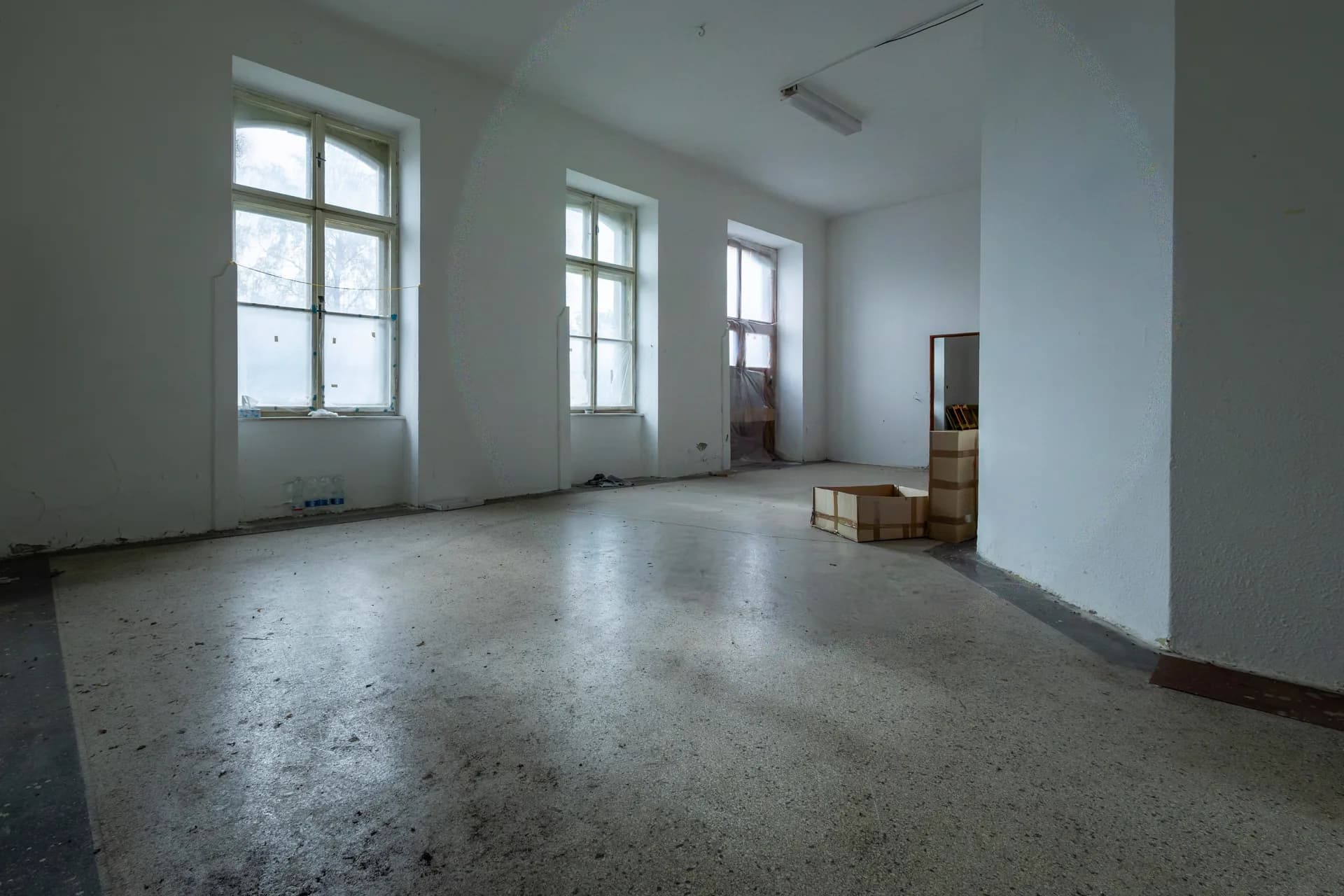 Místnost se třemi okny